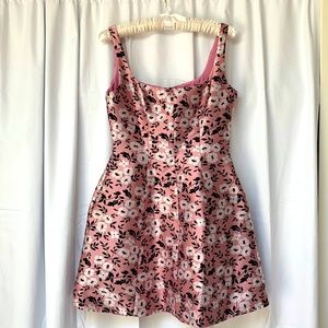 Flattering Cynthia Rowley size 6 A-line dress with pockets